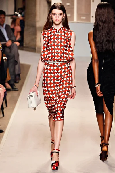Look 27
